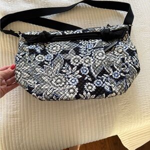 Vera Bradley Hadley on the Go - Snow Lotus